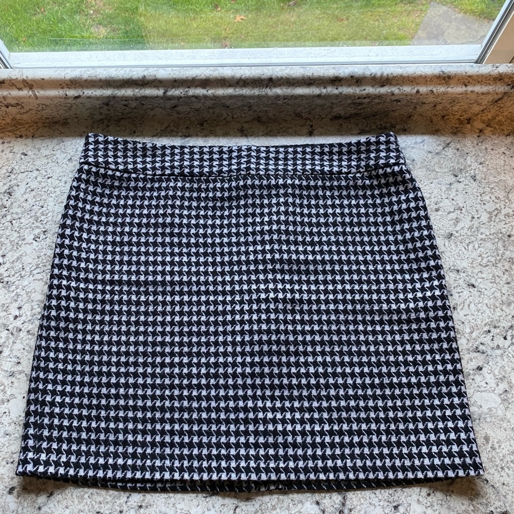 Lord & Taylor size 14 skirt - Black and cream color